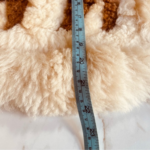 Alpaca llama cream and brown shearling fur tapestry wall hanging art 2pc Set - Picture 5 of 9